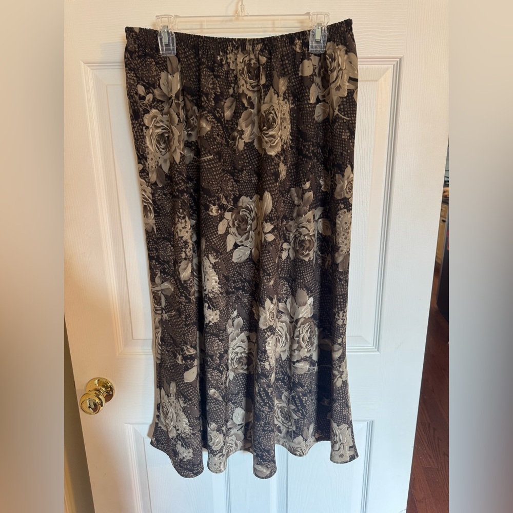 VINTAGE Floral Black and Gray Women's Skirt
